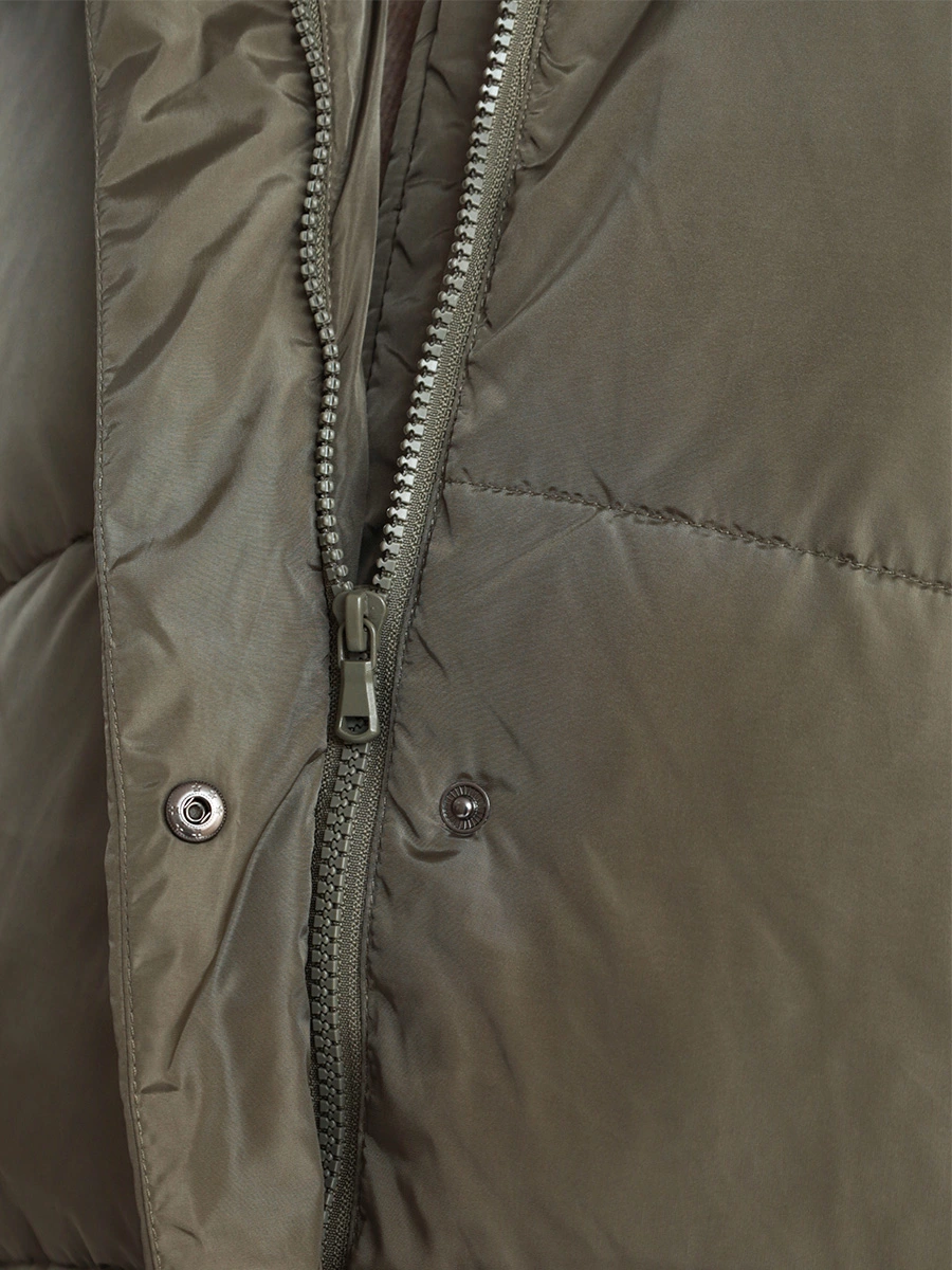 Пуховое стеганое пальто с объемным капюшоном